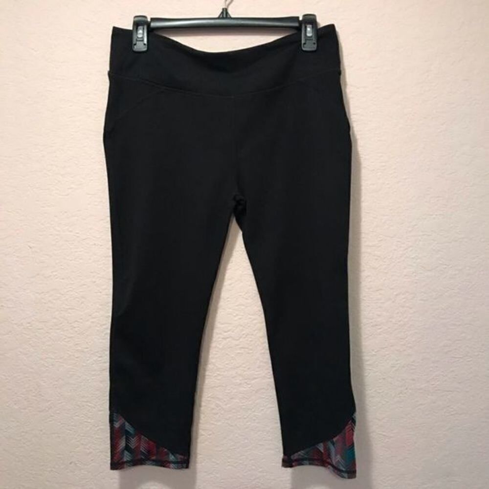 *30off3* 
NWOT. Fabletics black yoga/workout pants‎ - Picture 4 of 9
